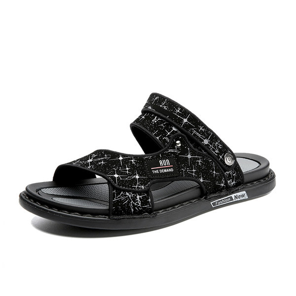 Nyári szandál új modellje, színes mintával