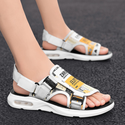 Jauns vīriešu sandaļu modelis ar plastmasas aizdarēm