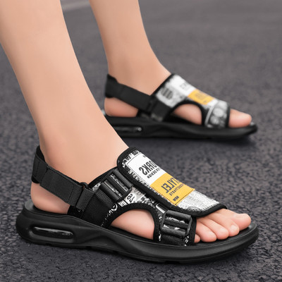 Jauns vīriešu sandaļu modelis ar plastmasas aizdarēm