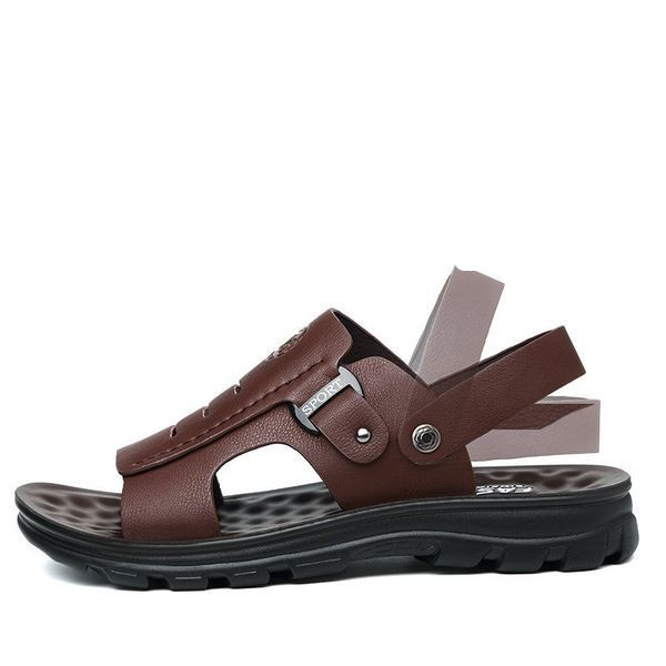 Ανδρικά έκο δερμάτινα σανδάλια με επιγραφή και μεταλλικό στοιχείο