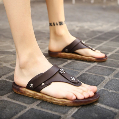 Meeste suvised sandaalid varvaste vahel metallist kaunistusega