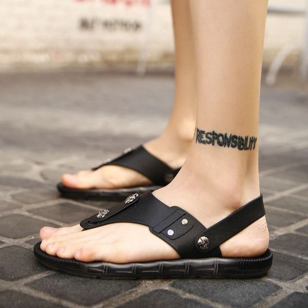 Meeste suvised sandaalid varvaste vahel metallist kaunistusega