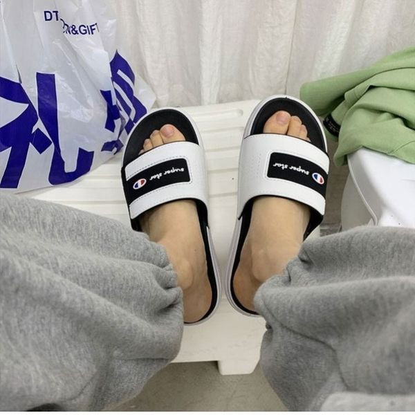 Νέο μοντέλο casual παντόφλες με επιγραφή για άνδρες