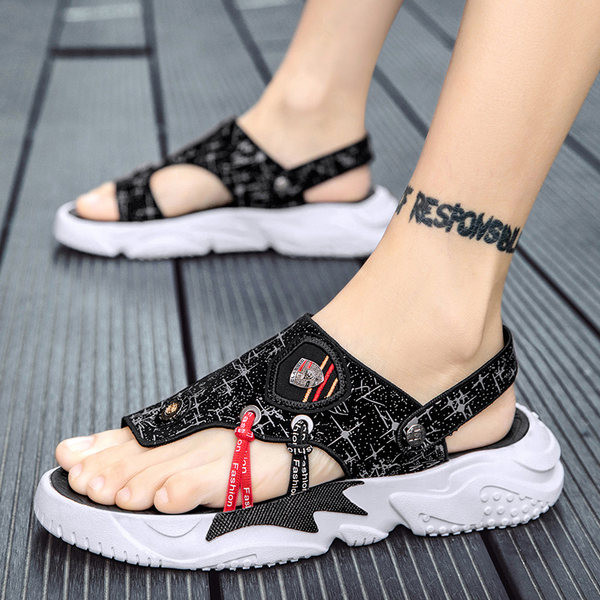 Férfi szandál mintával és lapos talppal