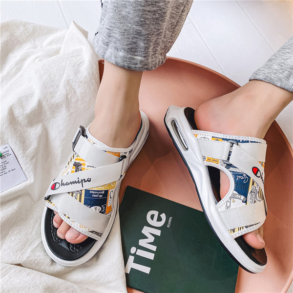 Καλοκαιρινές παντόφλες με υφασμάτινα λουράκια και μοτίβο με μοτίβο