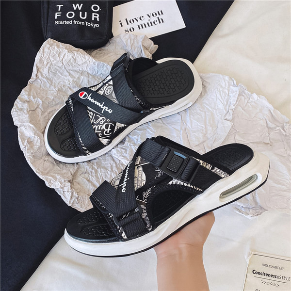 Καλοκαιρινές παντόφλες με υφασμάτινα λουράκια και μοτίβο με μοτίβο