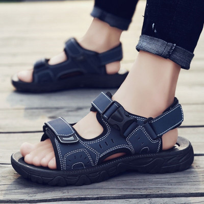 Férfi bőr szandál tépőzárral, durva talppal