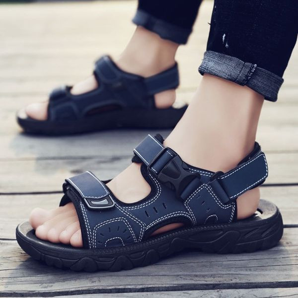 Férfi bőr szandál tépőzárral, durva talppal