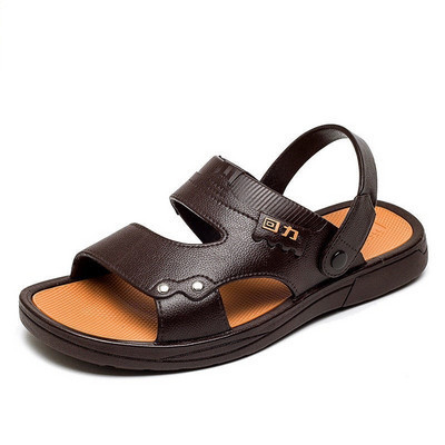 Férfi műbőr szandál fém elemmel, alacsony talppal