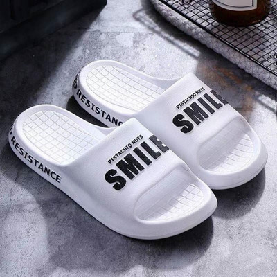 Ανδρικές παντόφλες αντιολισθητικές με επιγραφή