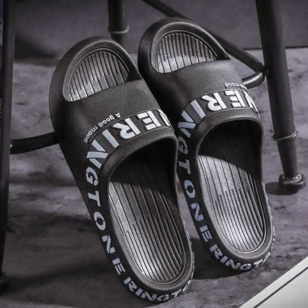 Ανδρικές παντόφλες αντιολισθητικές με επιγραφή