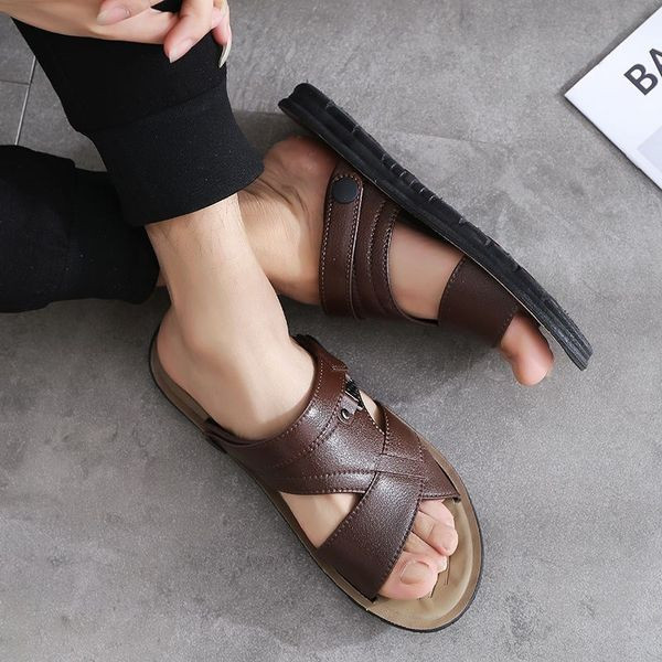 Ανδρικά έκο δερμάτινα σανδάλια με μεταλλικό στοιχείο