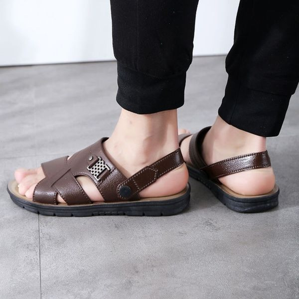 Ανδρικά έκο δερμάτινα σανδάλια με μεταλλικό στοιχείο