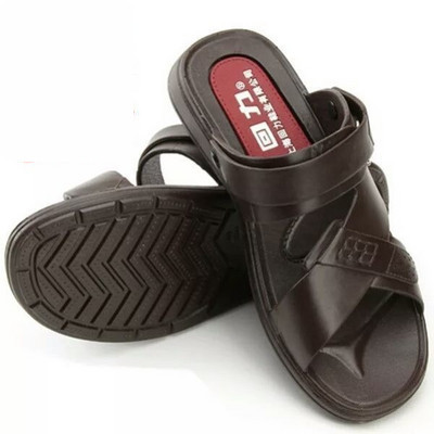 Alkalmi férfi szandál bőr pánttal és felirattal