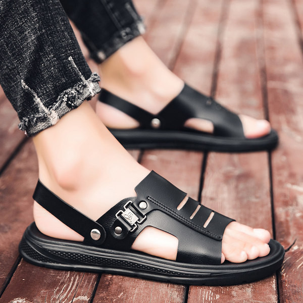 Νέο μοντέλο καλοκαιρινά σανδάλια από οικολογικό δέρμα με μεταλλικό κούμπωμα