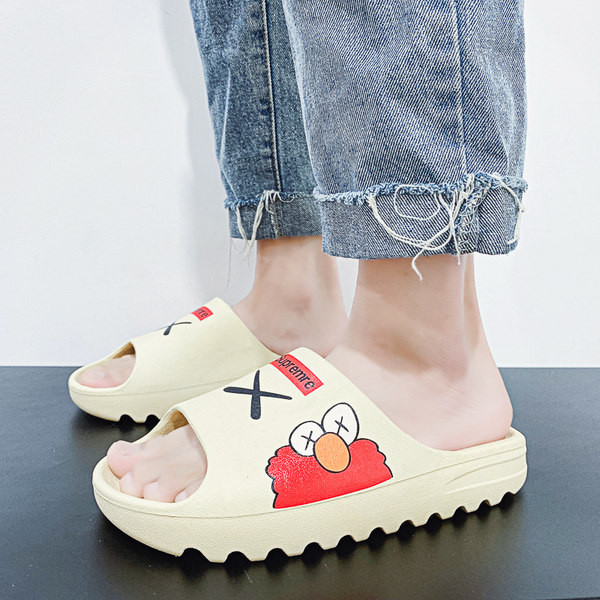 Ikdienas gumijas čības ar krāsainu aplikāciju