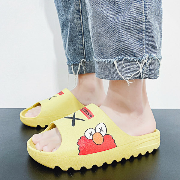 Ikdienas gumijas čības ar krāsainu aplikāciju