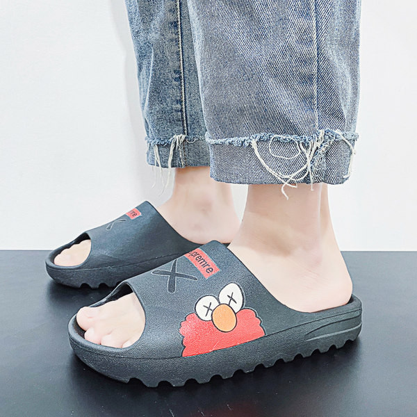 Ikdienas gumijas čības ar krāsainu aplikāciju