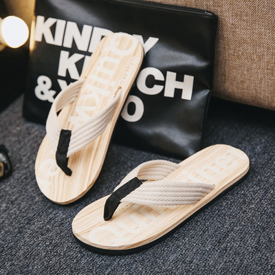 Ανδρικές παντόφλες ανάμεσα στα δάχτυλα με επιγραφή κατάλληλη για καθημερινή χρήση