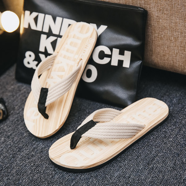 Ανδρικές παντόφλες ανάμεσα στα δάχτυλα με επιγραφή κατάλληλη για καθημερινή χρήση