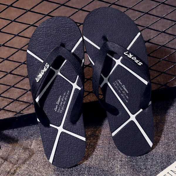 Férfi papucs a lábujjak között felirattal