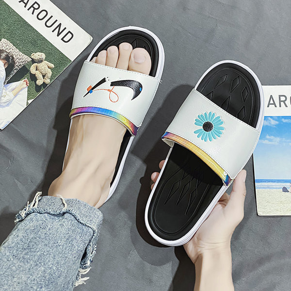 Alkalmi férfi papucs lapos talppal és bőrpánttal