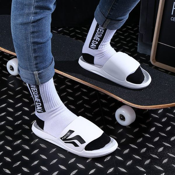 Καθημερινές  παντόφλες από καουτσούκ με επιγραφή για άνδρες