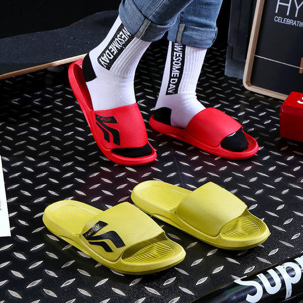 Καθημερινές  παντόφλες από καουτσούκ με επιγραφή για άνδρες