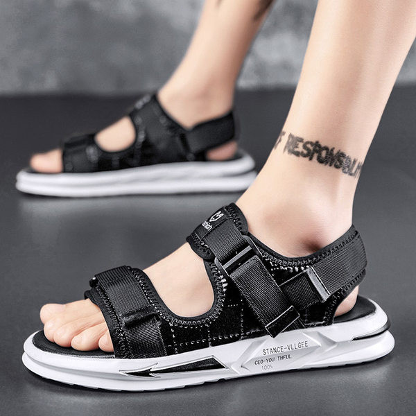 Ανδρικά σανδάλια με επίπεδη σόλα και ρυθμιζόμενα λουριά