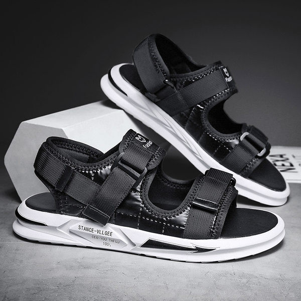 Ανδρικά σανδάλια με επίπεδη σόλα και ρυθμιζόμενα λουριά