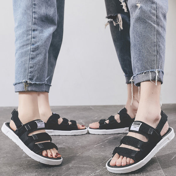 Vīriešu noapaļotas sandales ar velcro un emblēmu