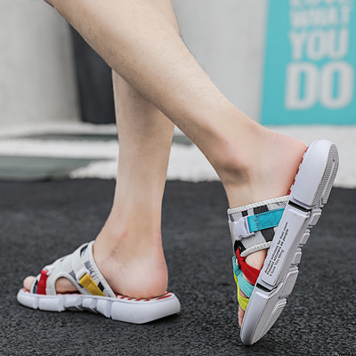 Vīriešu ikdienas čības ar krāsainām saitēm un uzrakstu