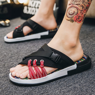 Vīriešu ikdienas čības ar krāsainām saitēm un uzrakstu