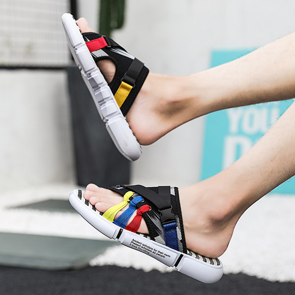 Vīriešu ikdienas čības ar krāsainām saitēm un uzrakstu