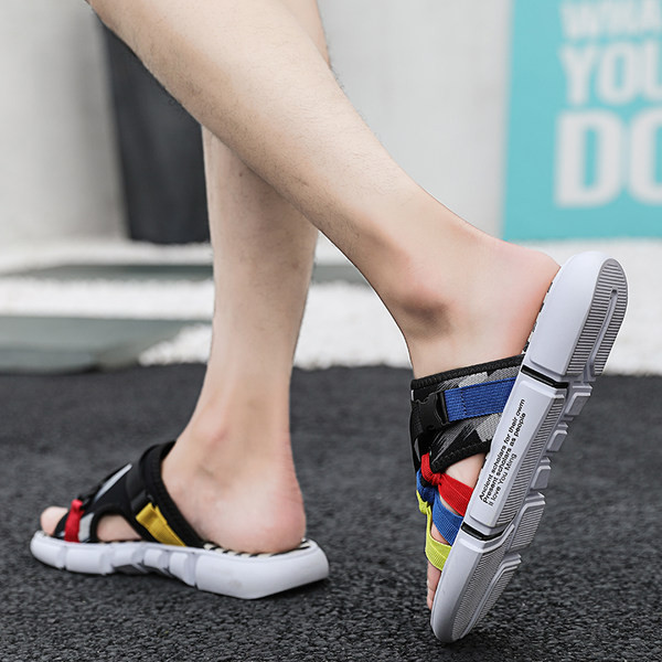 Vīriešu ikdienas čības ar krāsainām saitēm un uzrakstu