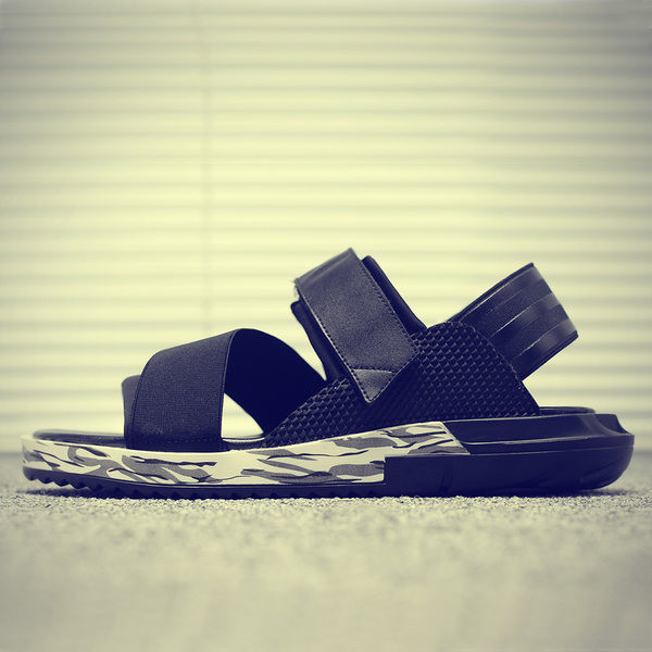 Eko bőrből és textilből készült alkalmi szandál foltokkal