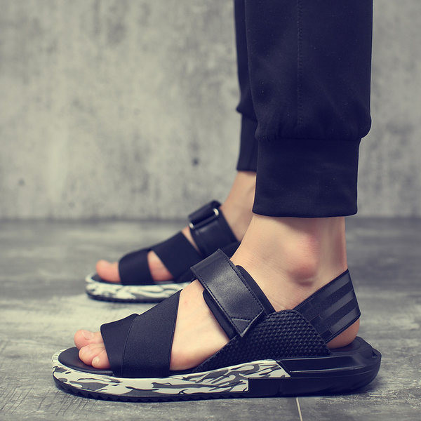 Eko bőrből és textilből készült alkalmi szandál foltokkal