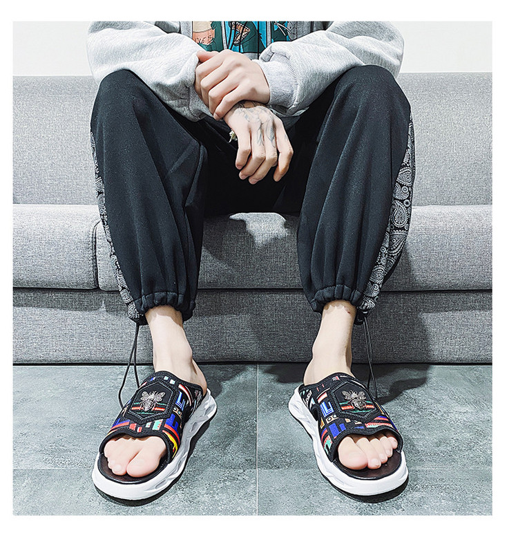 Vīriešu čības ar biezām zolēm un krāsainiem motīviem