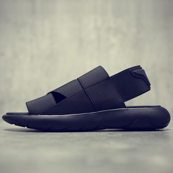 Férfi szandál rugalmas textil pántból