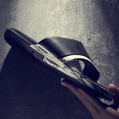 Vīriešu čības ar ādas siksniņu starp pirkstiem