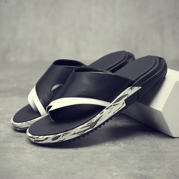 Vīriešu čības ar ādas siksniņu starp pirkstiem