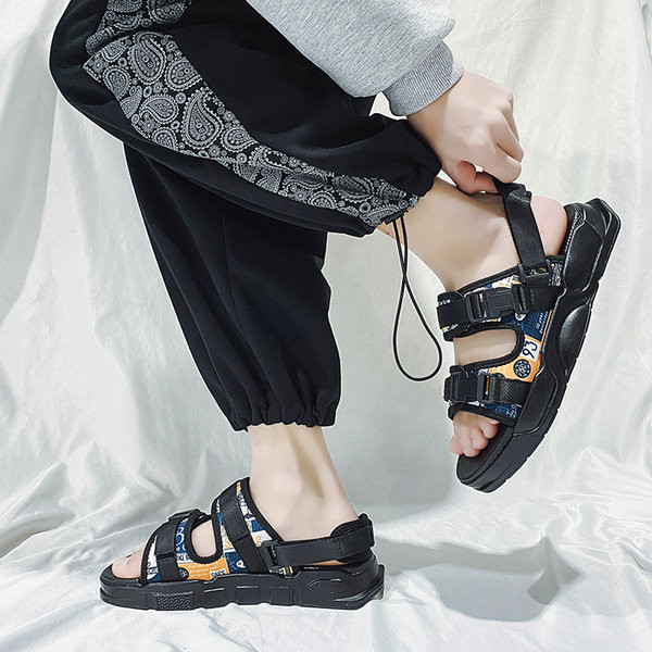 Ikdienas vīriešu sandales ar raupju zoli un aplikāciju