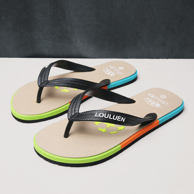 Vasaras vīriešu čības ar plakanu zoli starp pirkstiem