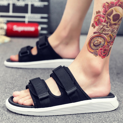 Férfi papucs hímzéssel, durva talppal