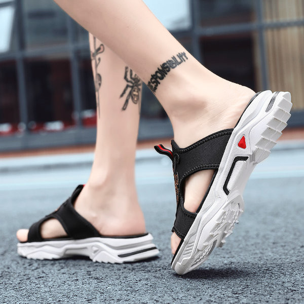 Férfi papucs hímzéssel, durva talppal