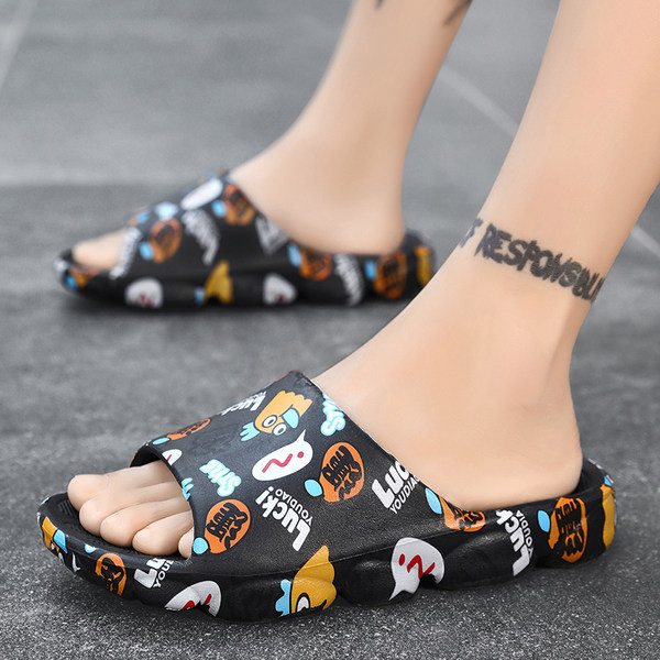 Vīriešu pludmales čības ar krāsainu aplikāciju