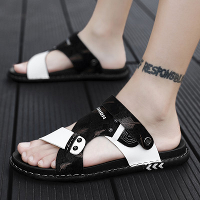 Textilből és puha talpú férfi hétköznapi papucs