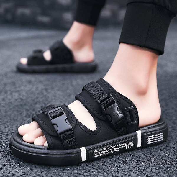 Καθημερινές παντόφλες με υφασμάτινα λουριά και πλαστικά κουμπώματα