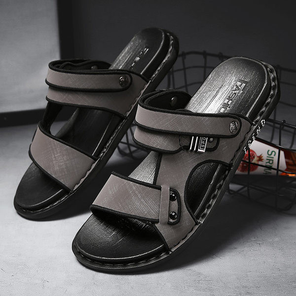 Vīriešu sandales ar plakanu zoli un metāla elementu