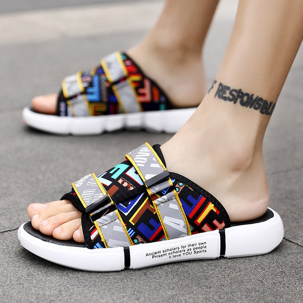 Värvilise mustriga suvised tekstiilist sussid meestele